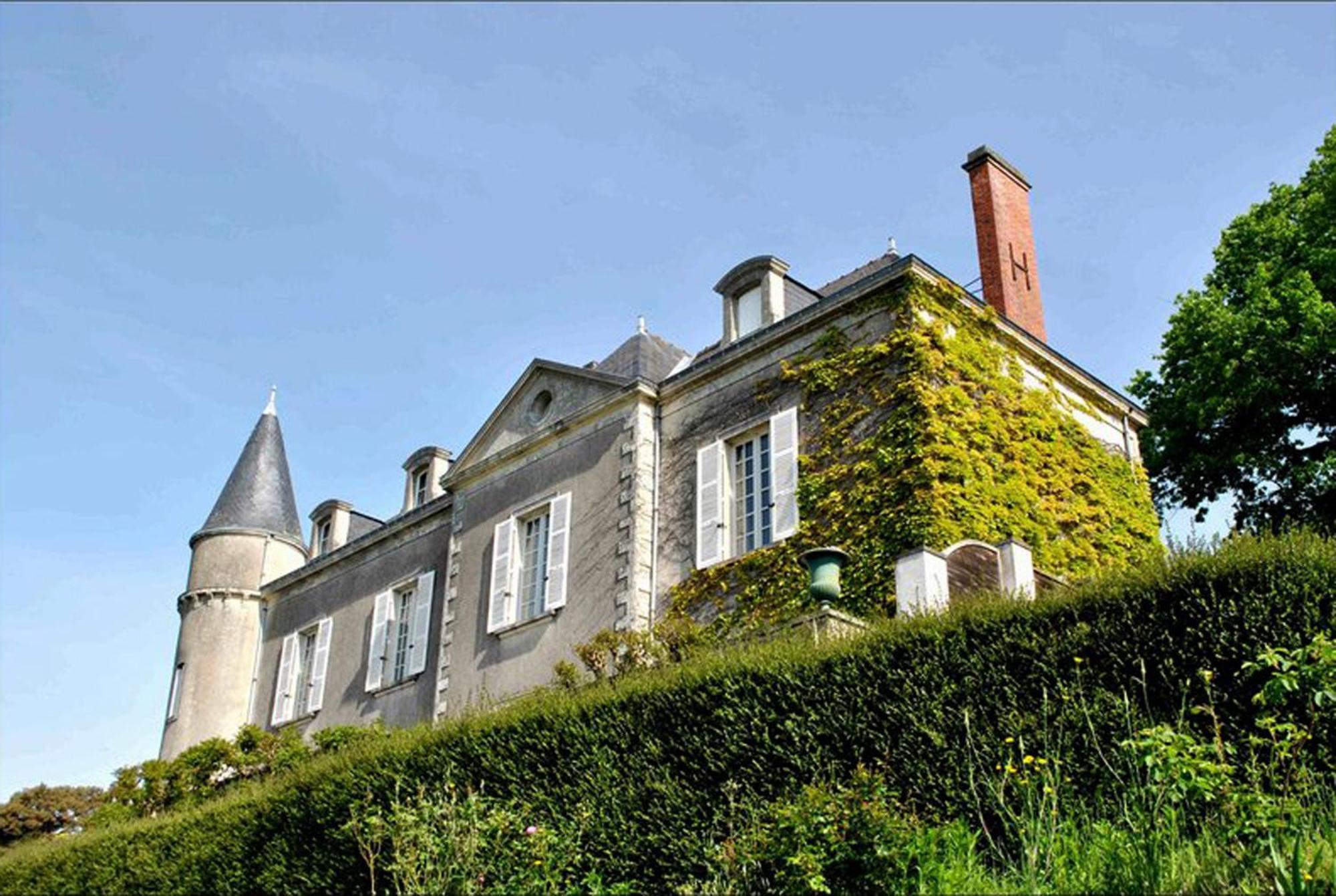 Bed & Breakfast Chateau Haute Roche