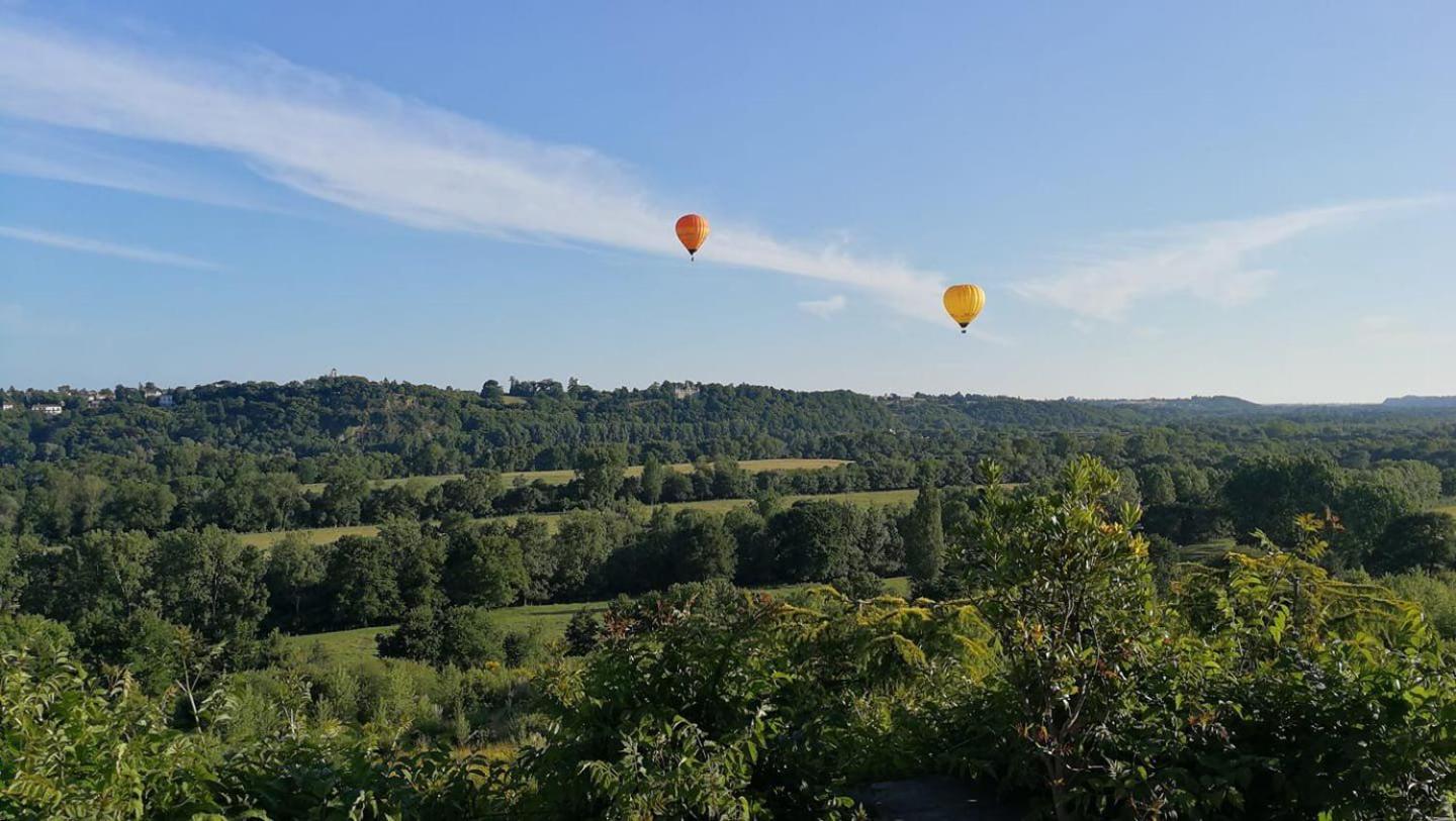 Bed & Breakfast Chateau Haute Roche 3*