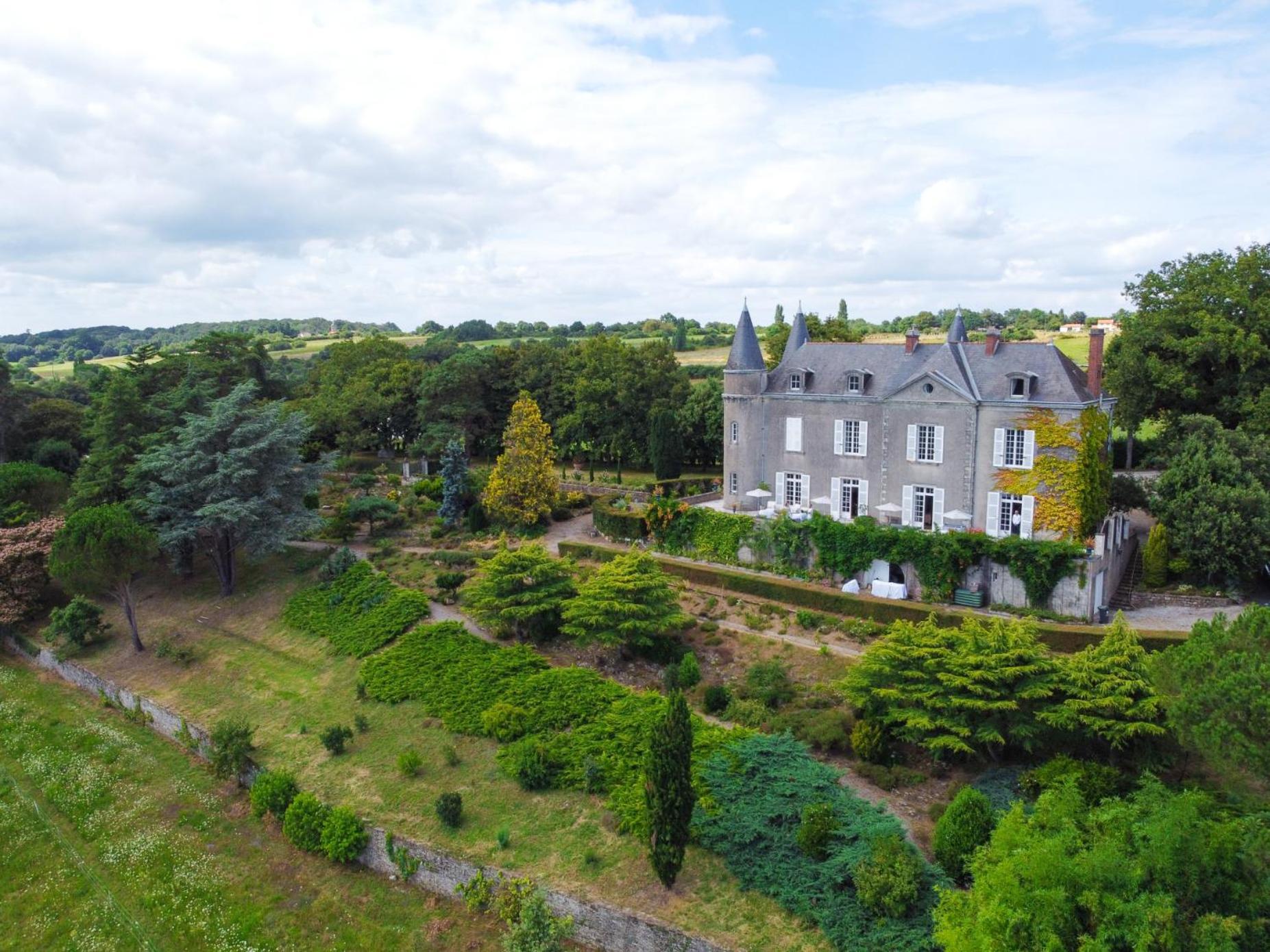 Bed & Breakfast Chateau Haute Roche