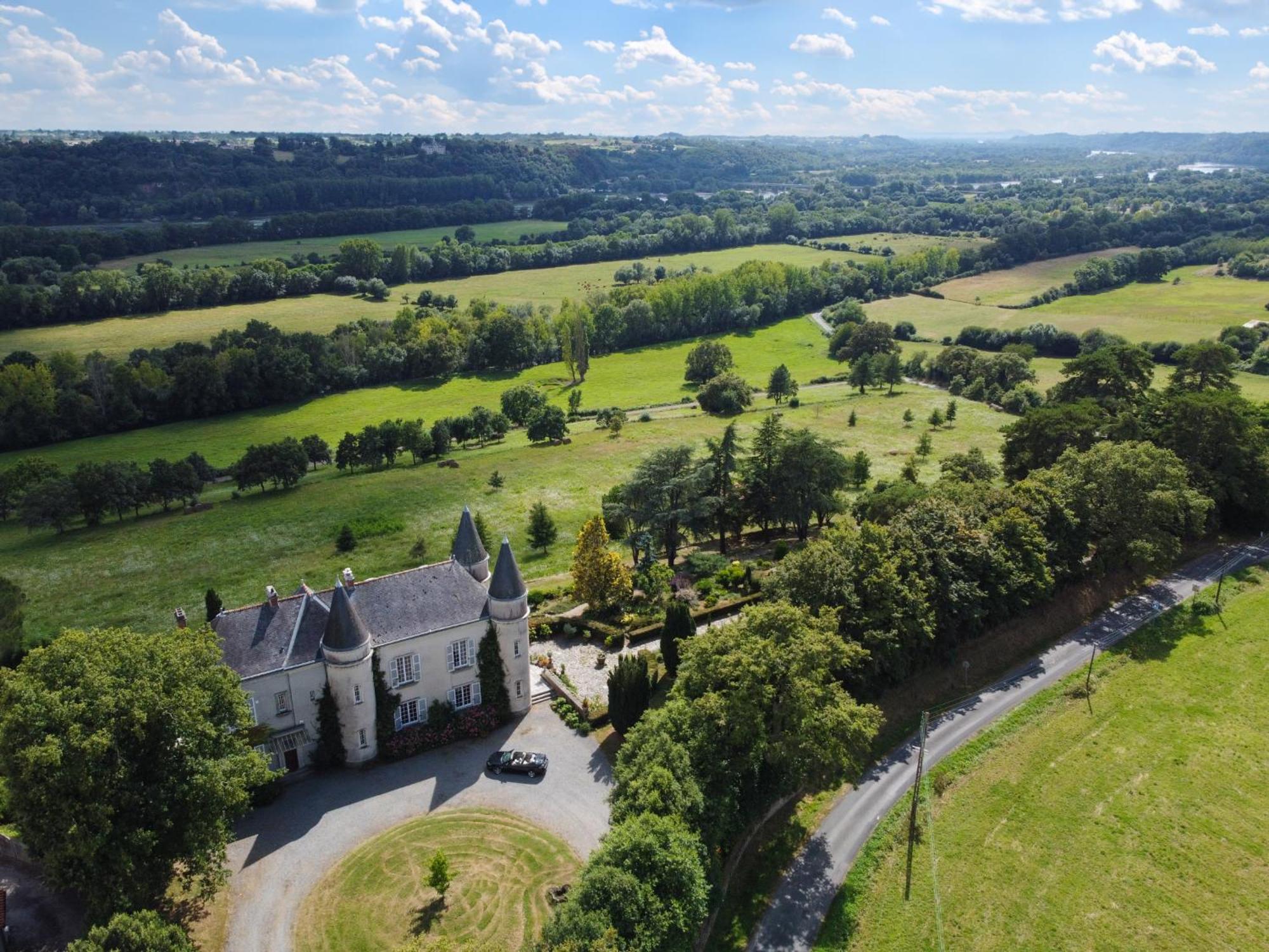 Chateau Haute Roche Bed & Breakfast 3*